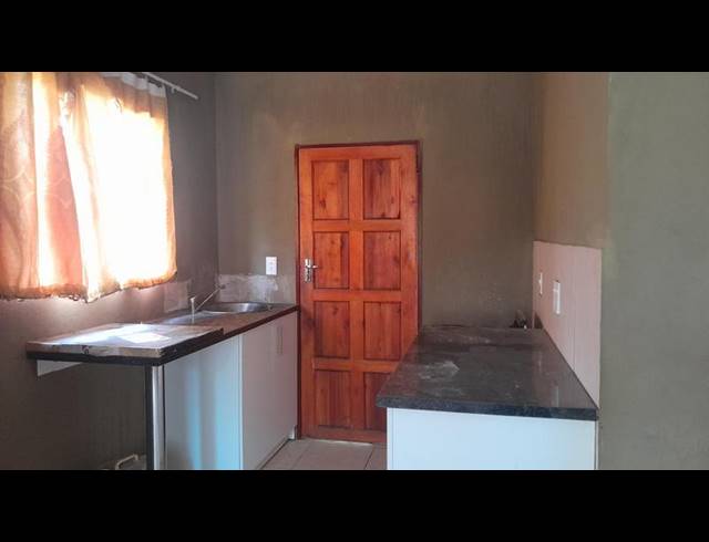 2 BEDROOM HOUSE FOR SALE IN MAHLASEDI PARK